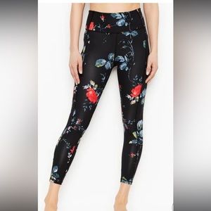 VICTORIA'S SECRET
Incredible Pocket Legging